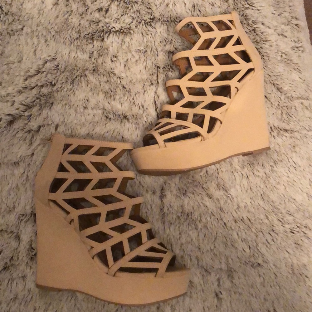 Nude Pumps